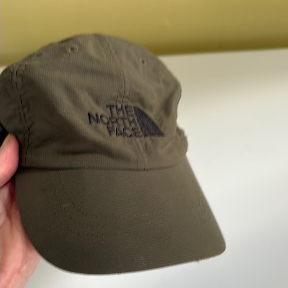 The North Face Youth/Junior Lightweight Buckle back Hat